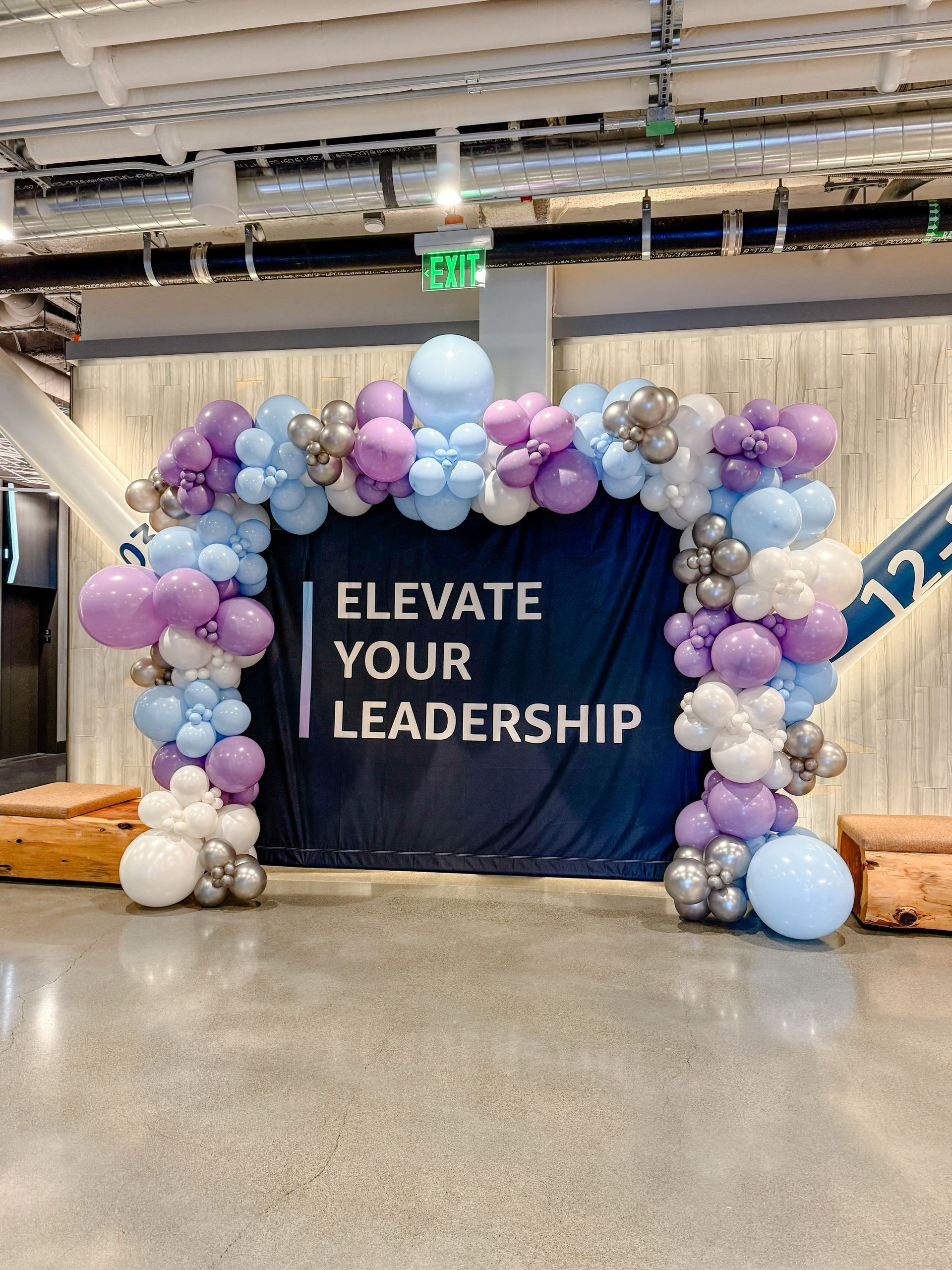 Balloon arch with the text