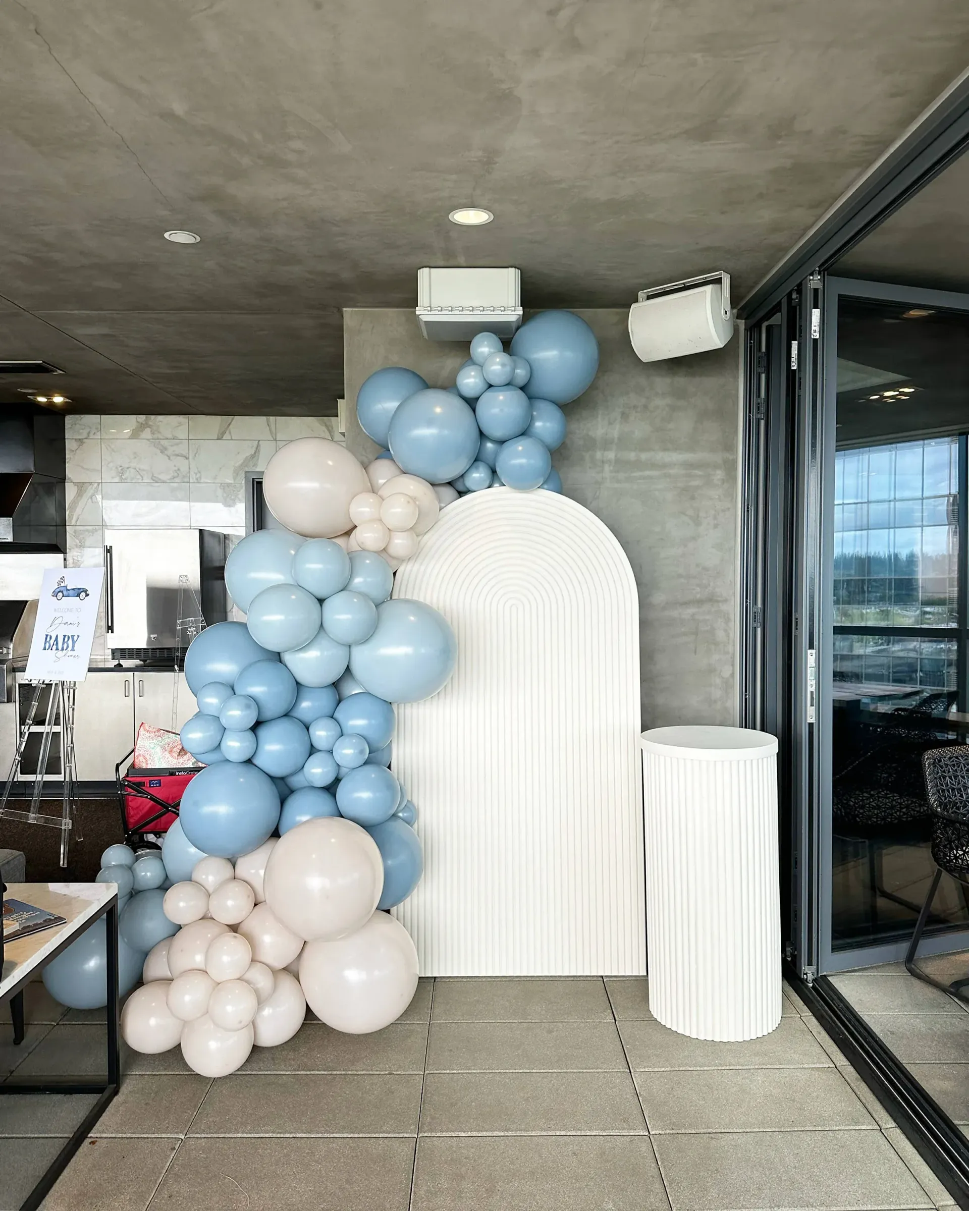 A room filled with lots of blue and white balloons.