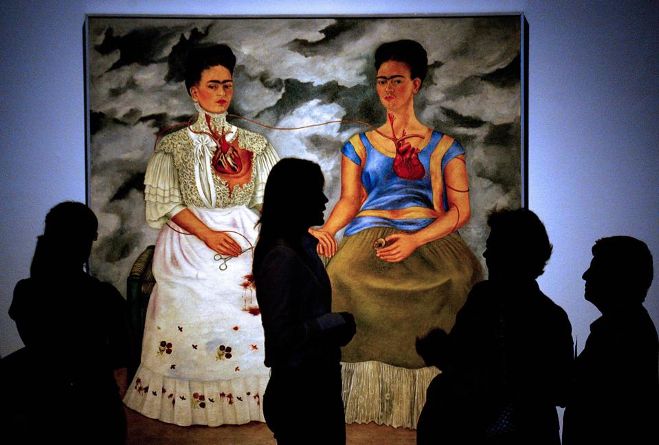 Visitors to the Museo de Arte Moderno viewing The Two Fridas.