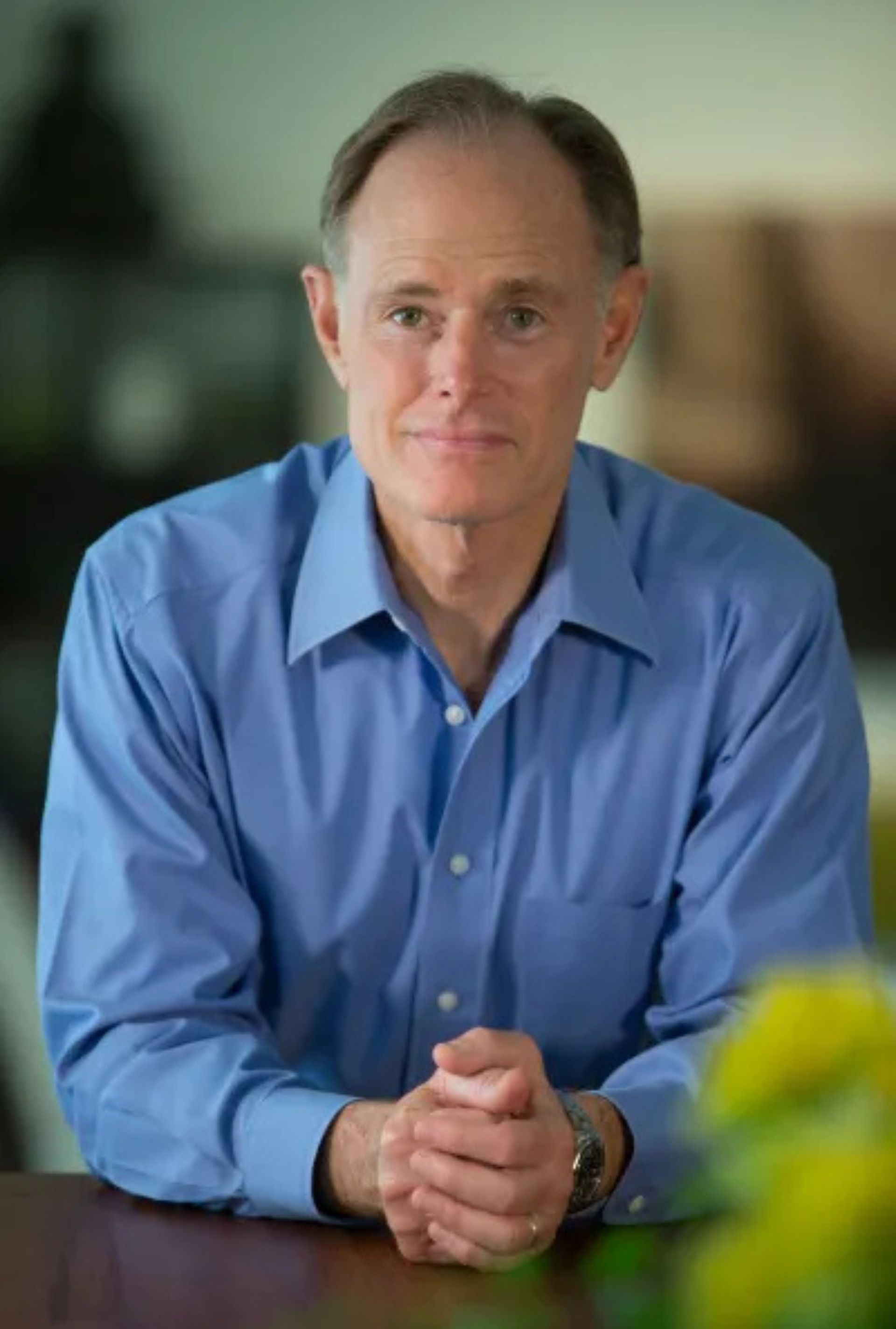 Dr. David Perlmutter, renowned neurologist and New York Times bestselling author, co-creator of The LUV Diet with Daily Dose. His research on uric acid, metabolic health, and brain function has inspired this scientifically formulated meal plan designed for longevity and wellness.