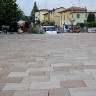 ingresso villa con pavimentazione autobloccante