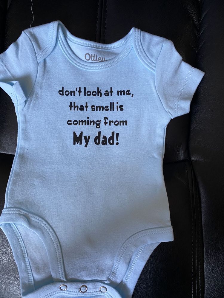 Don't look me-that smell is coming from my dad Onesie