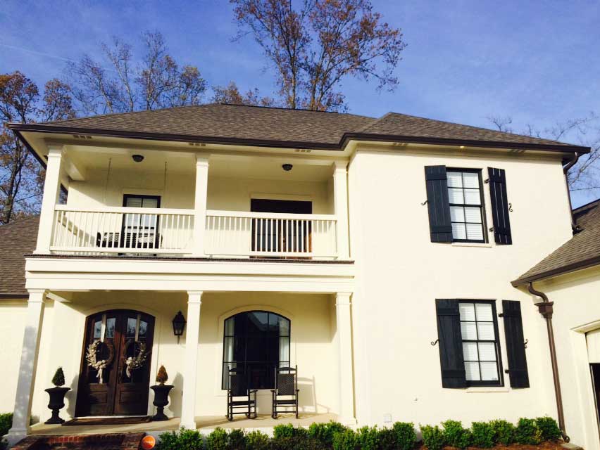 New Seamless Gutters — White House Front View in Madison, MS