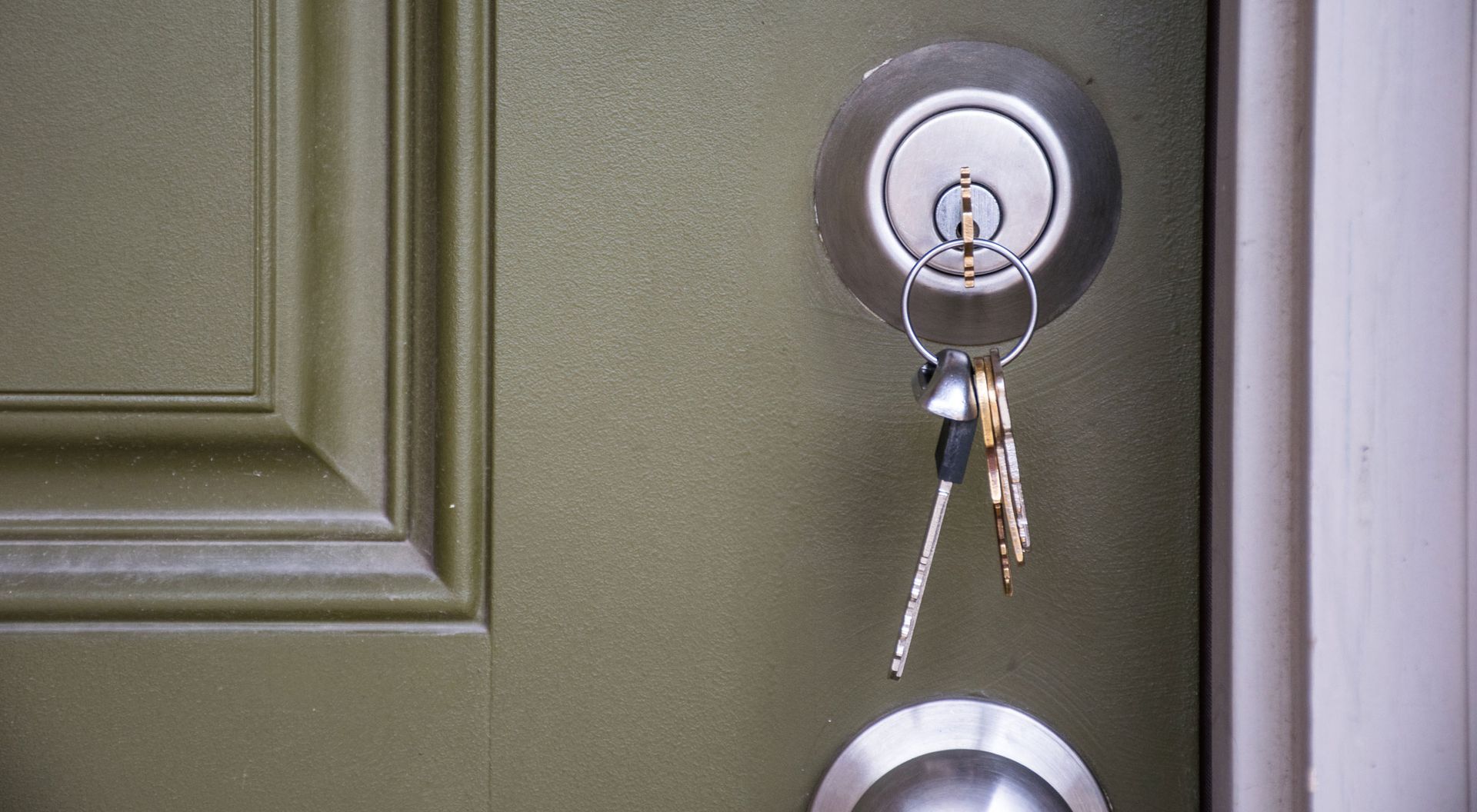A door with keys in it.