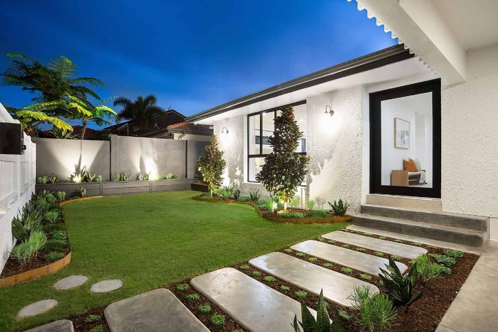 White House With a Large Lawn in Front of It — Beith Building & Developments Pty Ltd In Burleigh Heads, QLD