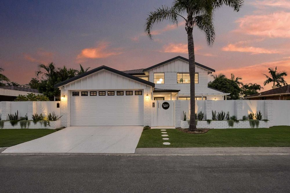 White House With a Palm Tree in Front of It — Beith Building & Developments Pty Ltd In Burleigh Heads, QLD