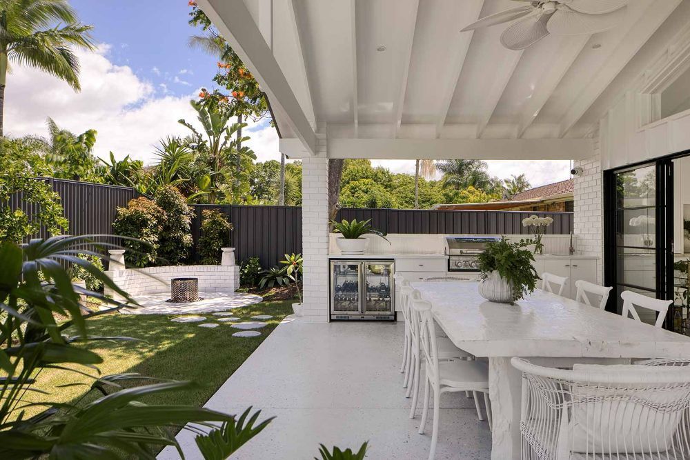 White Patio With a Table and Chairs and a Ceiling Fan — Beith Building & Developments Pty Ltd In Burleigh Heads, QLD