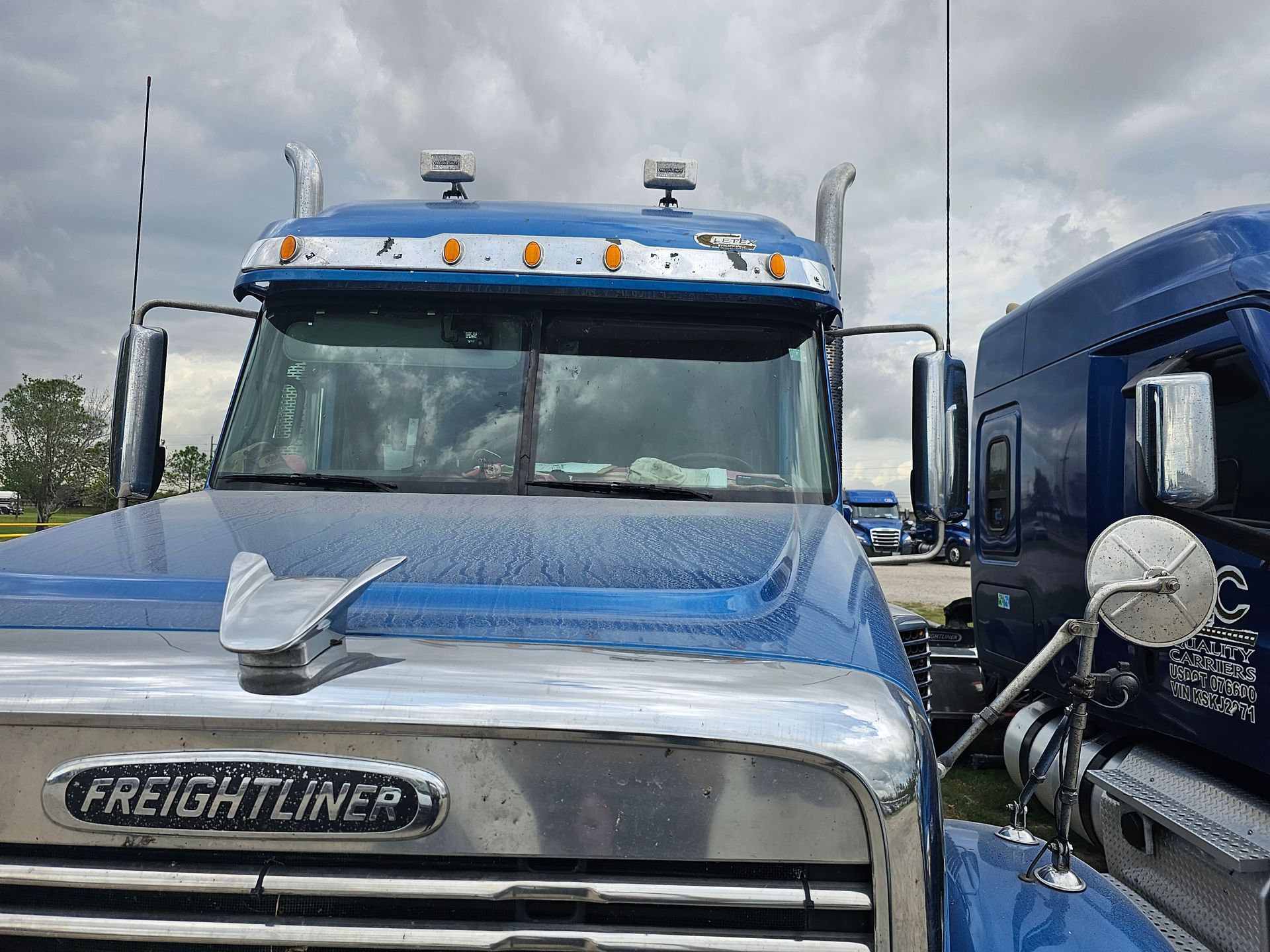 Fleet & semi truck windshield replacement in Jacksonville, FL