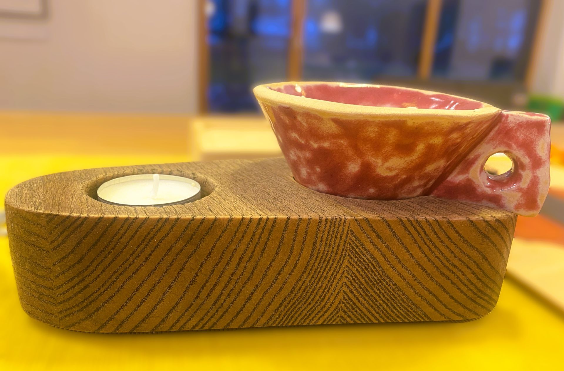 wooden-handmade-cup-holder-medinis-ranku-darbo-puodelio-laikiklis-zvakide