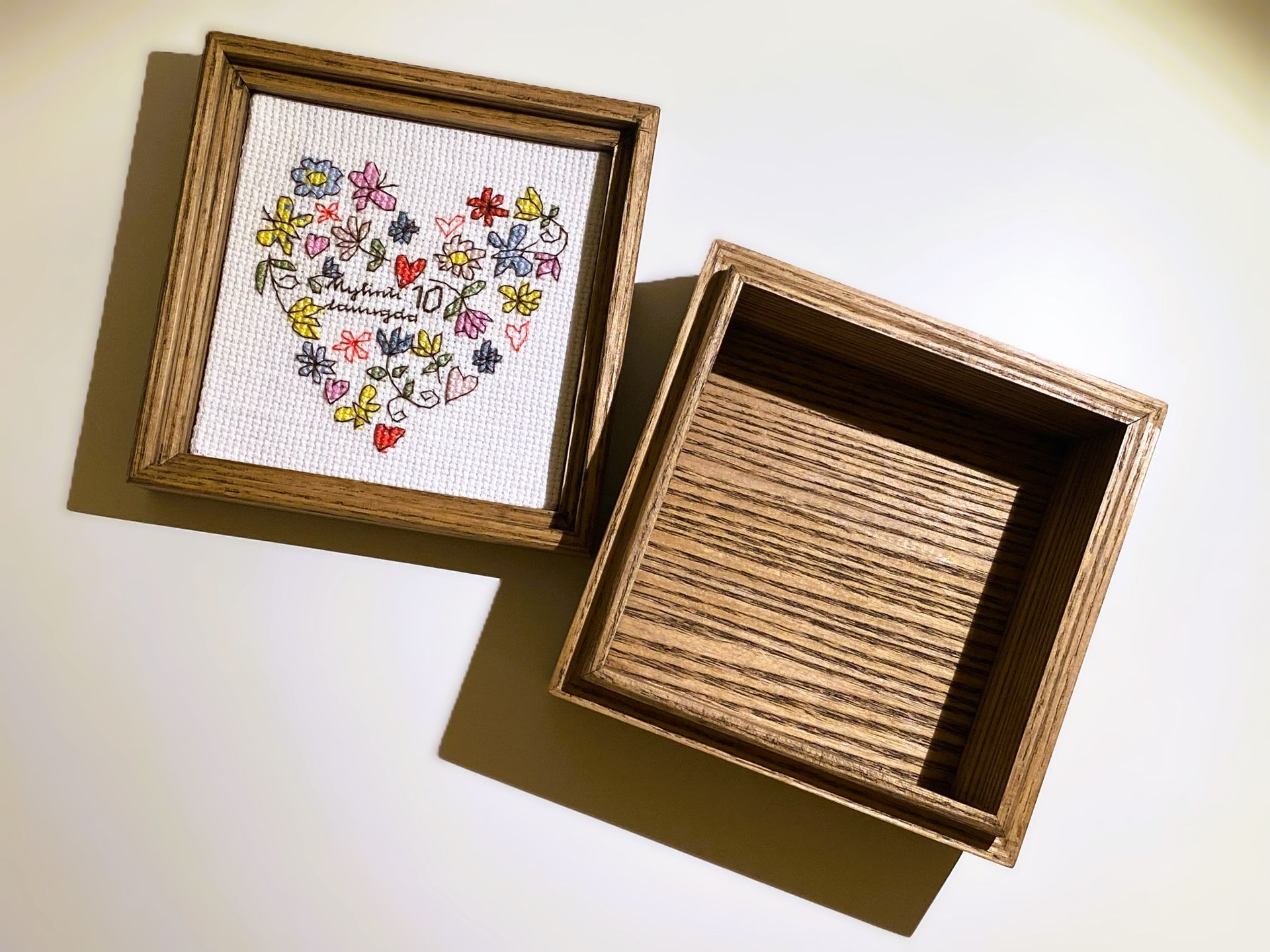 wooden-handmade-jewelry-box-medine-ranku-darbo-dezute-papuosalams