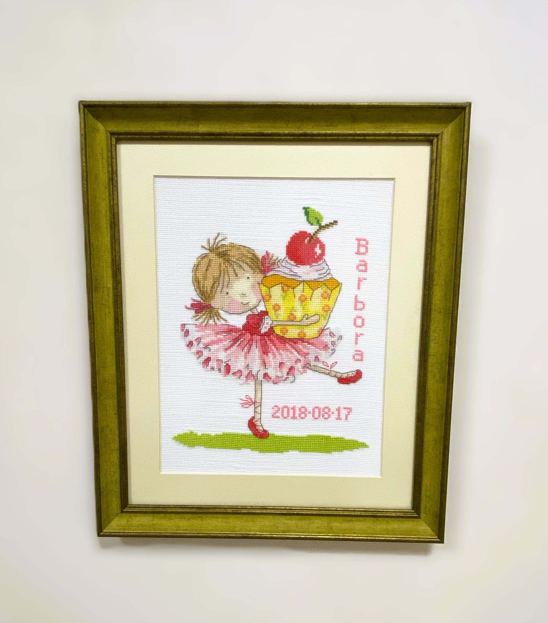 cross-stitched-girl-present-newborn-kryzeliu-siuvinetas-paveikslas-dovana-naujagimiui