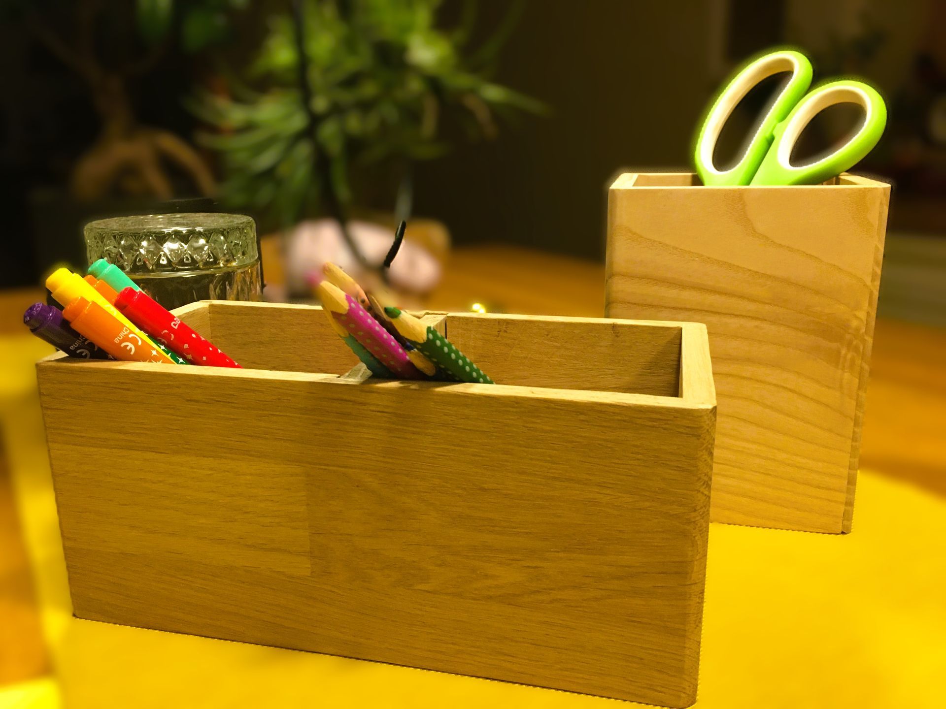 wooden-pencil-box-handmade-medine-piestukine-ranku-darbo