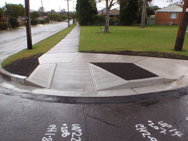 A corner of a street with a sidewalk and a sign that says wp22