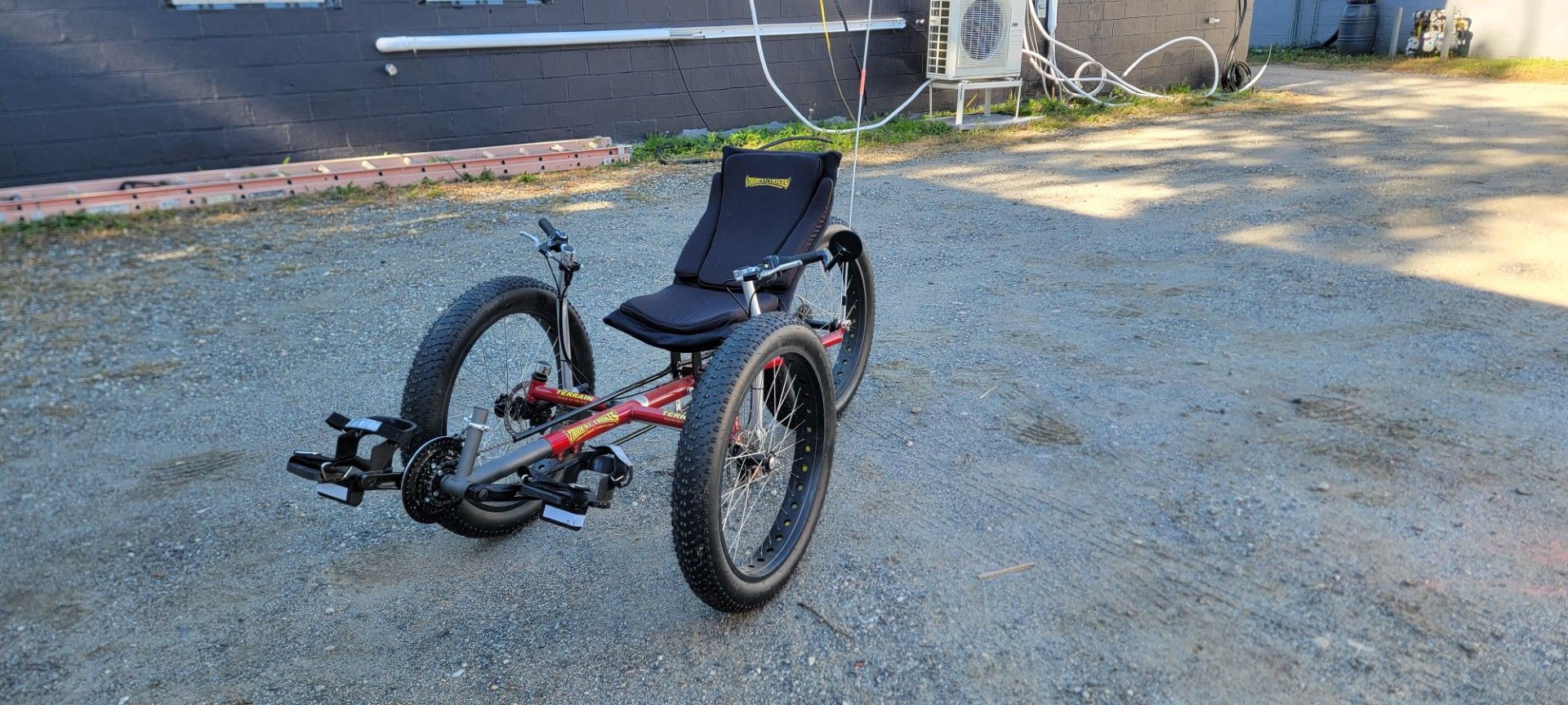Terrain 26", Wolfpack Red