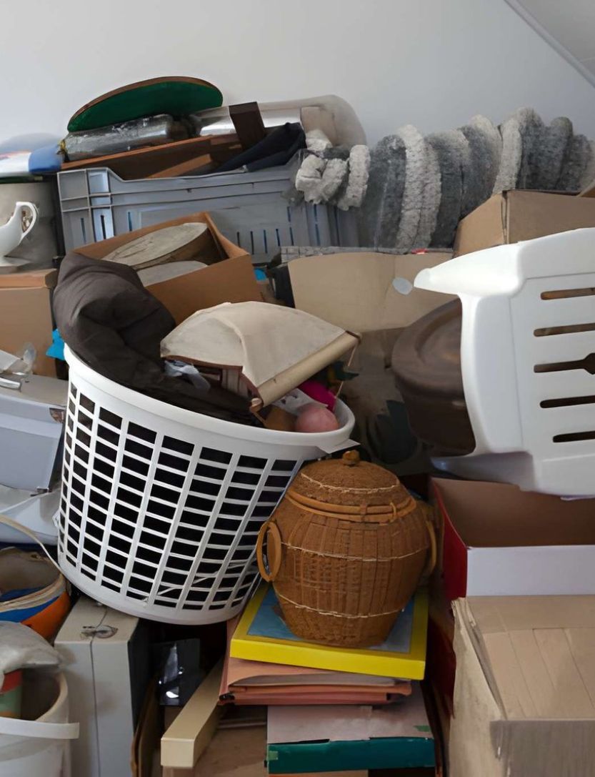 Group of workers from Planet Haulers and a Costumer
