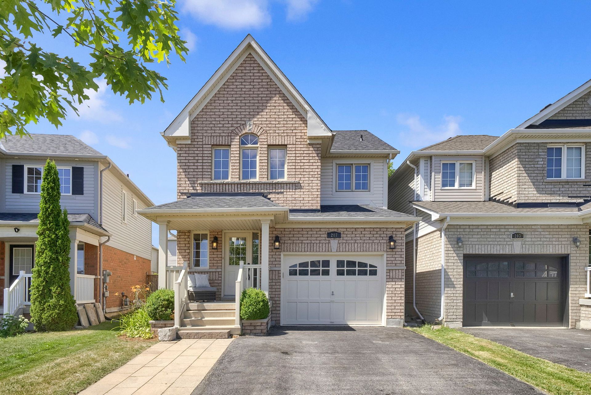 207 Eldad Dr, Bowmanville Real Estate - Laura Cooper Realtor