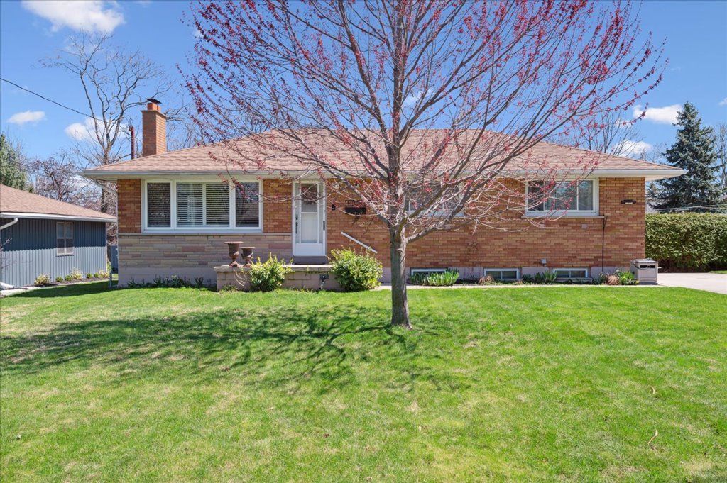 111 Leitch Drive, For Sale - Laura Cooper Realtor