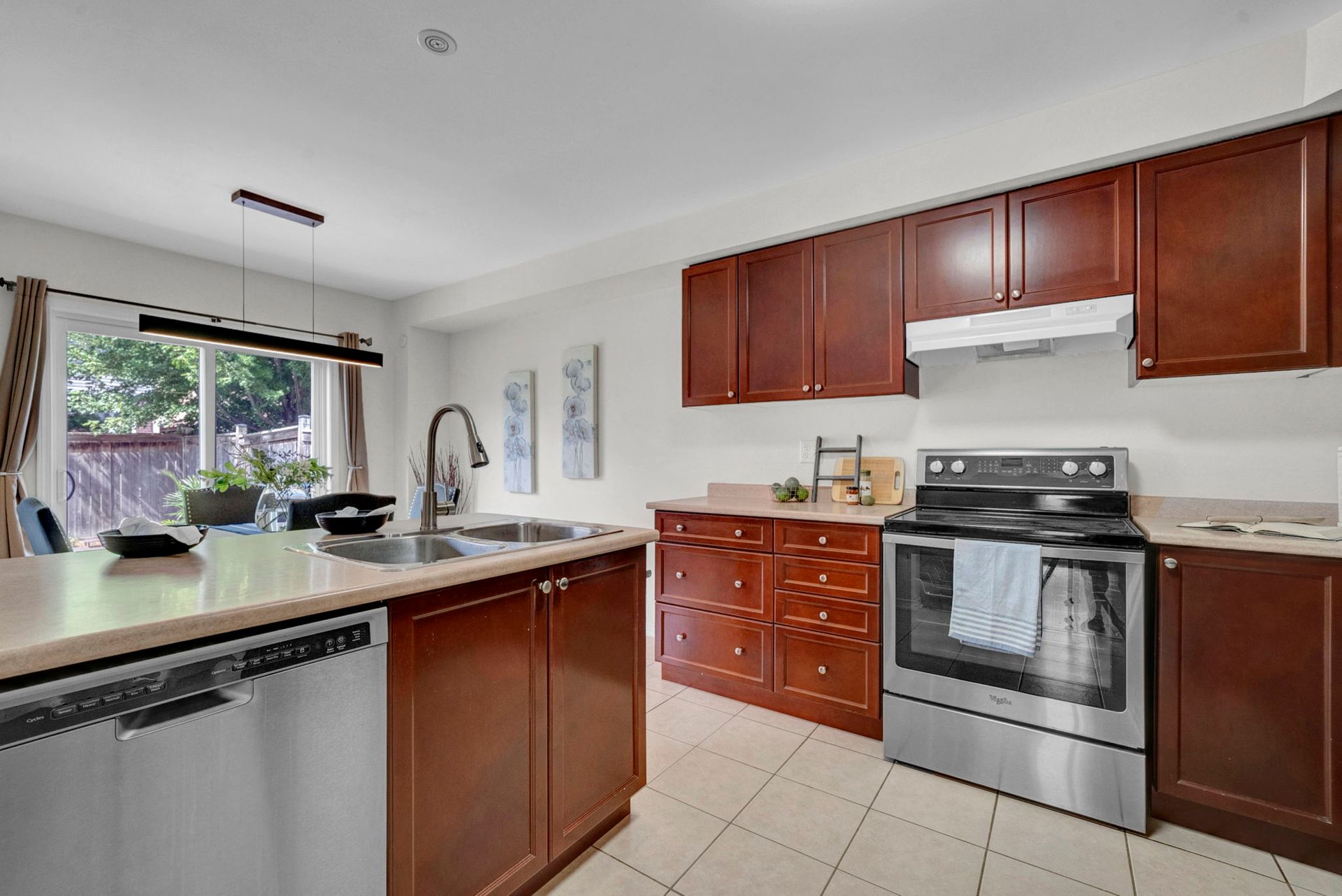 207 Eldad Drive - Laura Cooper Real Estate, Bowmanville