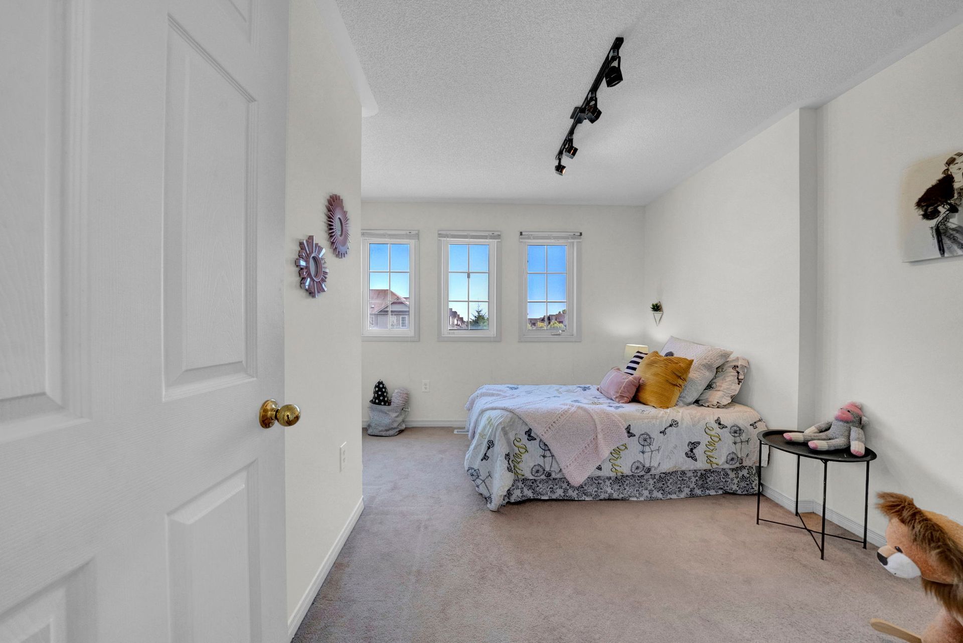 Laura Cooper - 207 Eldad Dr