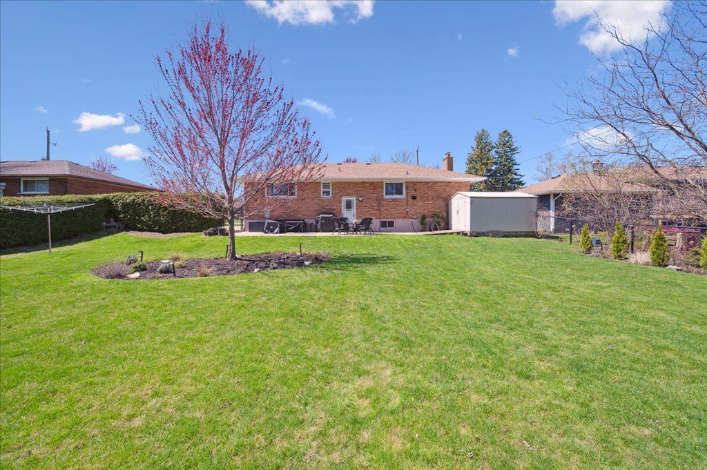 Laura Cooper Realtor - 111 Leitch Drive, Grimsby