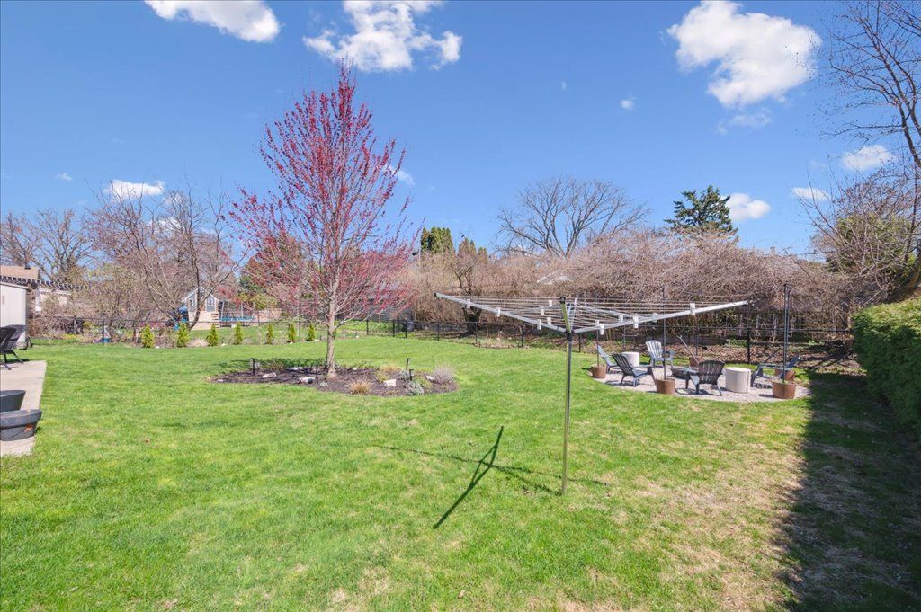 Grimsby Real Estate - 111 Leitch Drive. Laura Cooper Real Estate