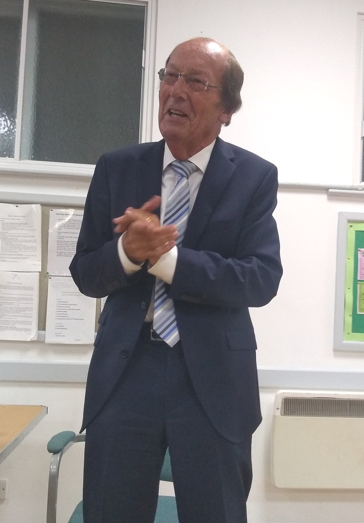 Fred Dinenage addresses the club