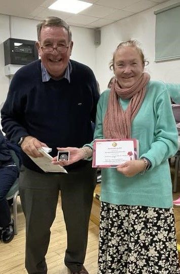 Picture of Club Chair Glenn presenting Davina with her Banksian Medal