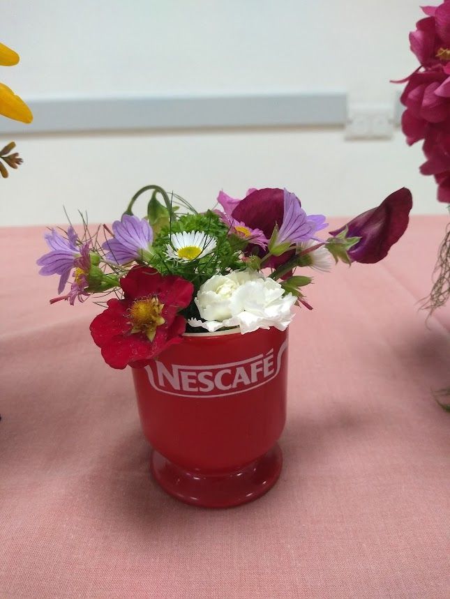 Photo of flower arrangment in an eggcup, Eggcup 5