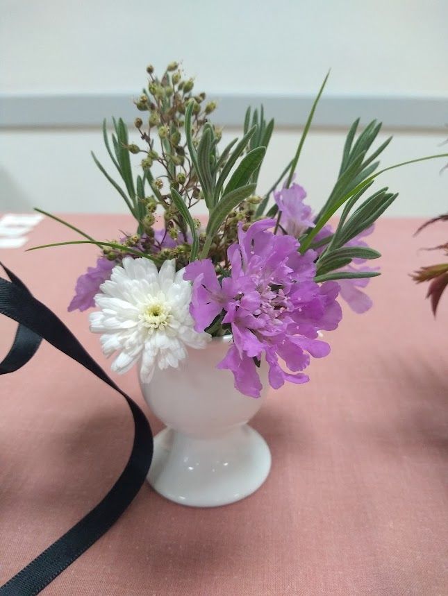 Photo of flower arrangment in an eggcup, Eggcup 7