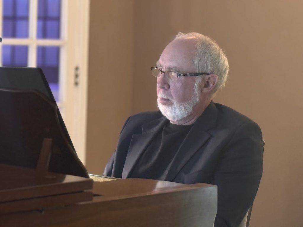 Steve T Hunter performing