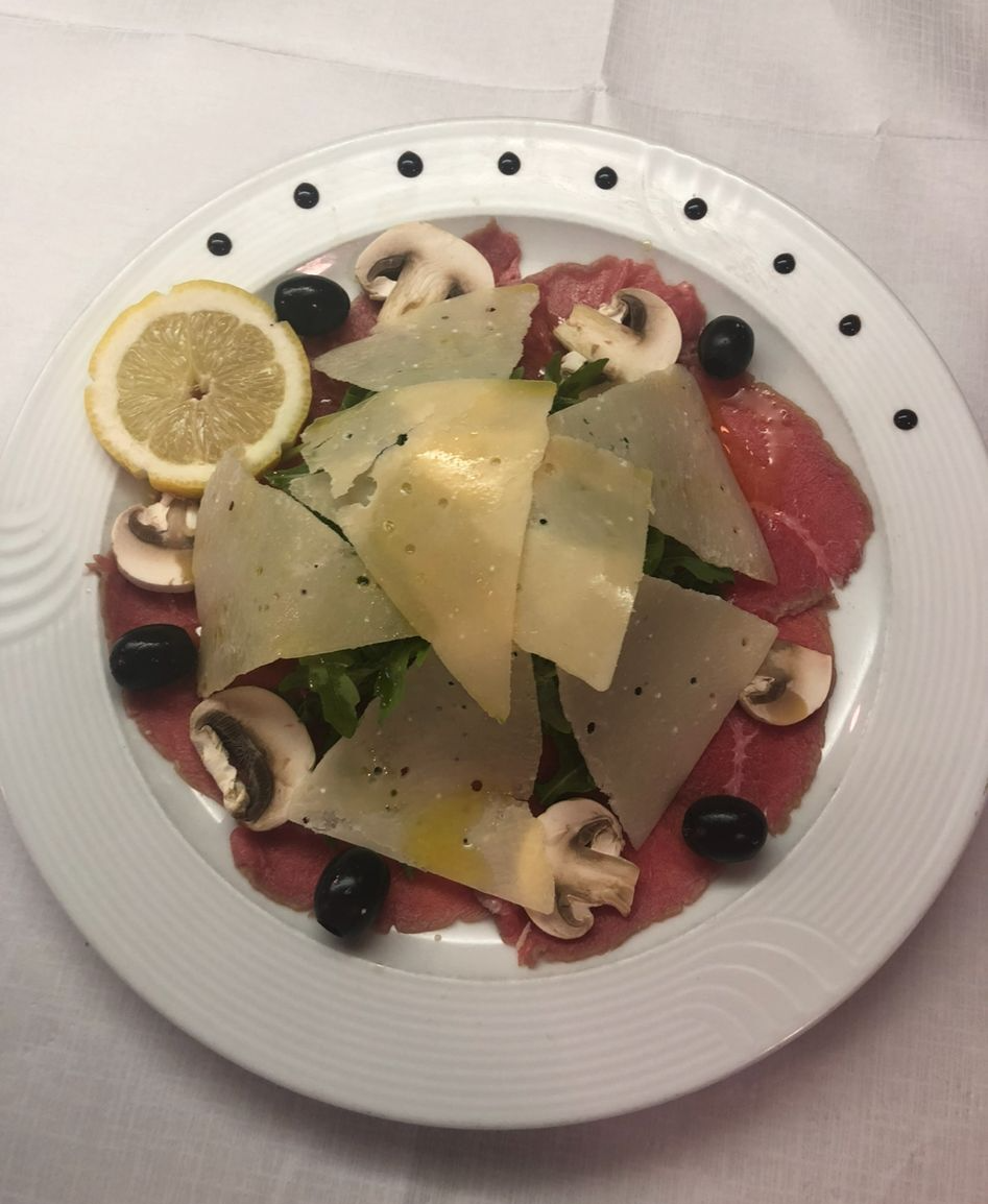 Salat mit Parmesanspänen