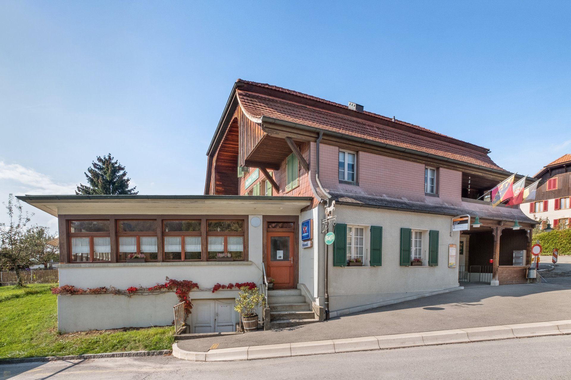 Restaurant Rössli - Blick von der Strasse