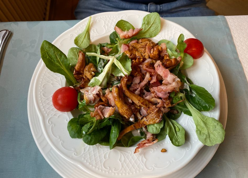 Salat mit Speck und Rampon