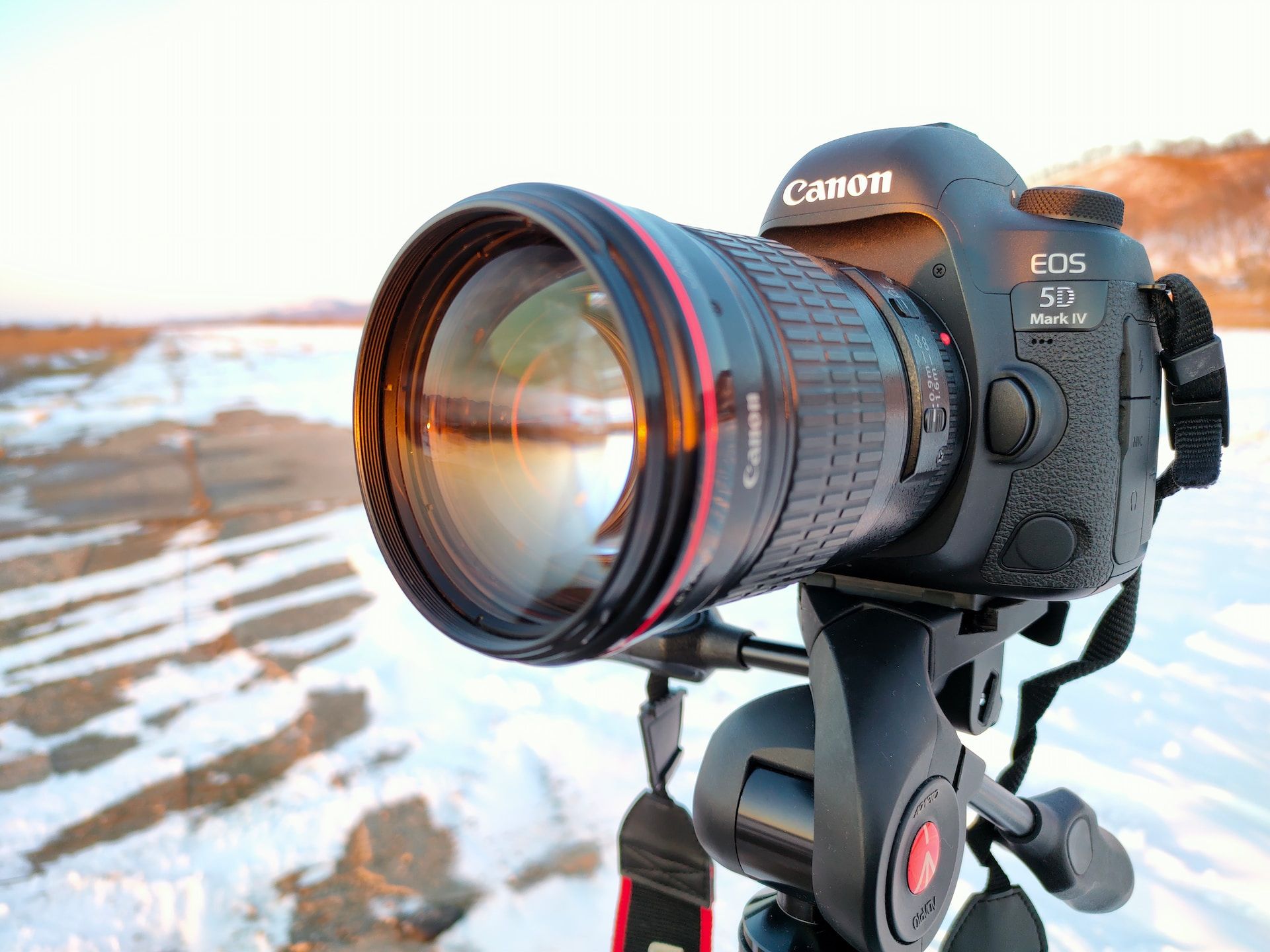 canon 5d mark iv on a tripod in the snow