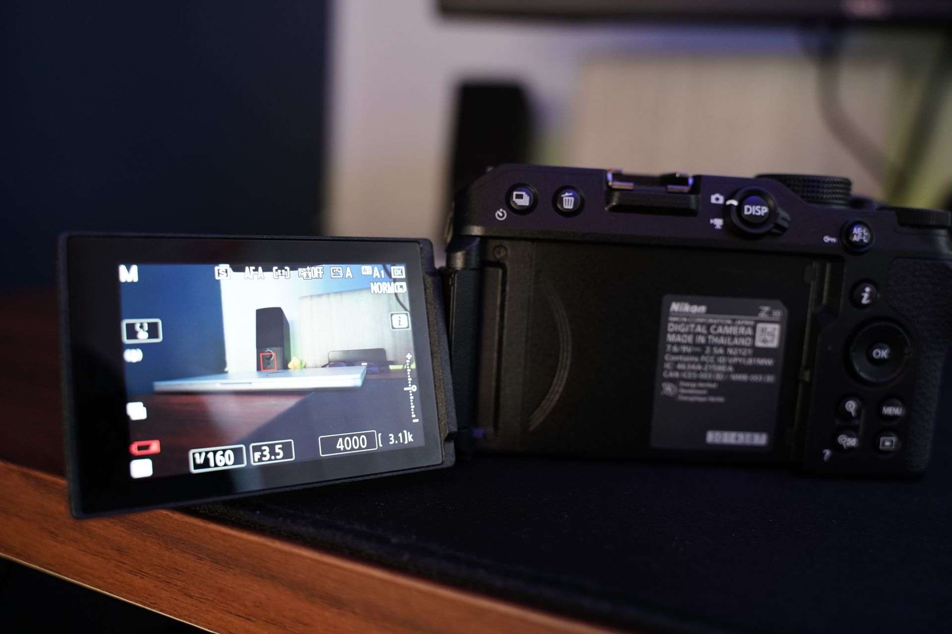 Nikon Z30 vari-angle screen