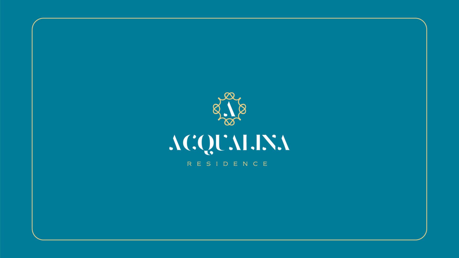 Logotipo da AcquAlina Residence, em fundo azul-petróleo com contorno dourado e letra