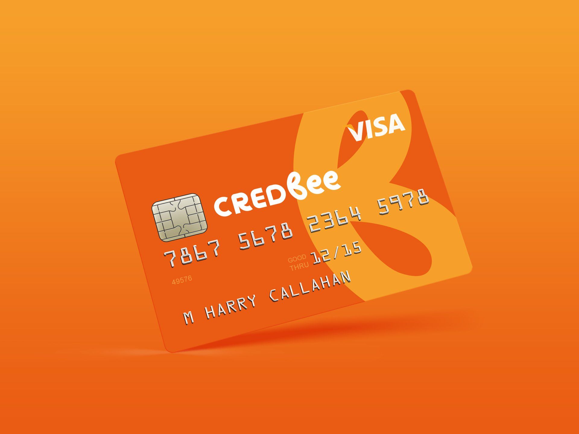 Cartão de crédito Visa CredBee laranja sobre fundo laranja. O cartão exibe um logotipo