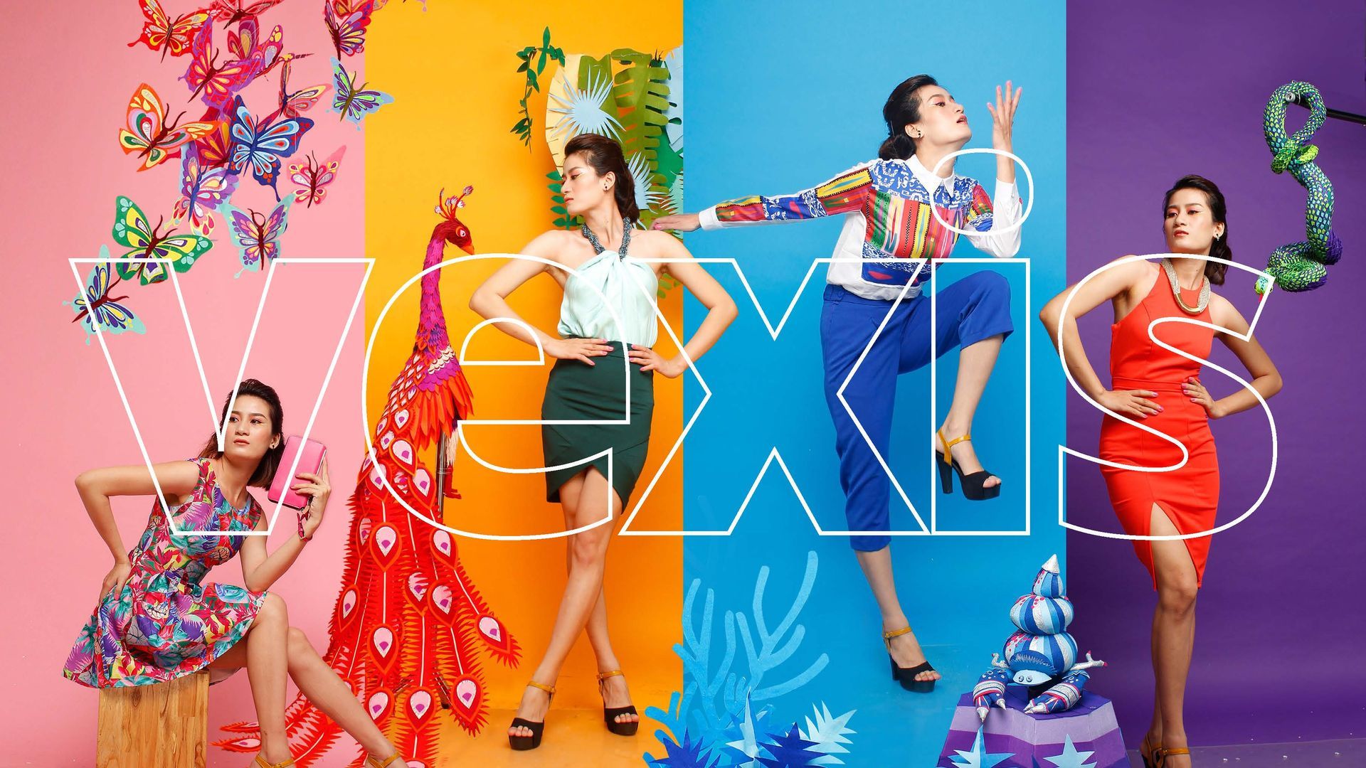 Quatro mulheres em trajes vibrantes posam em cenários coloridos, com a palavra