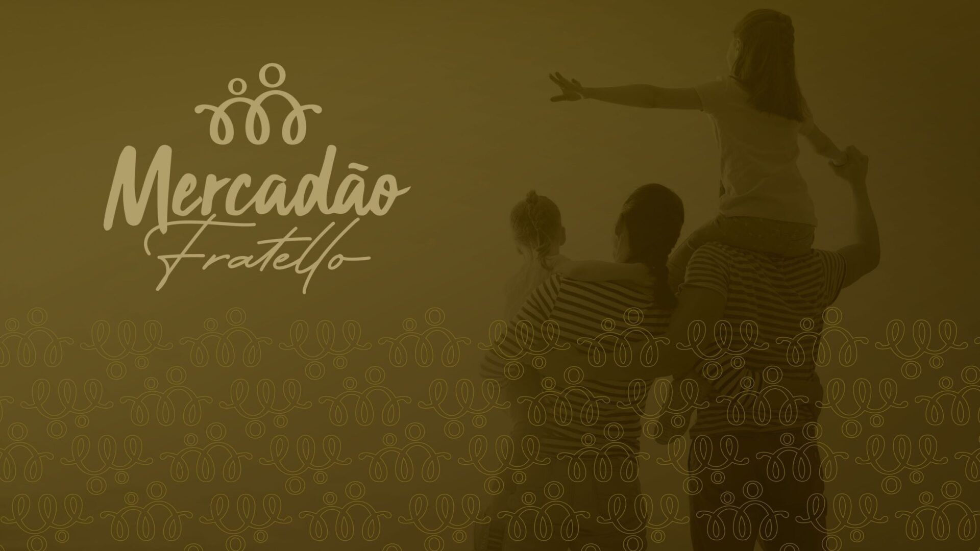 Um homem está carregando uma criança nos ombros em um campo.