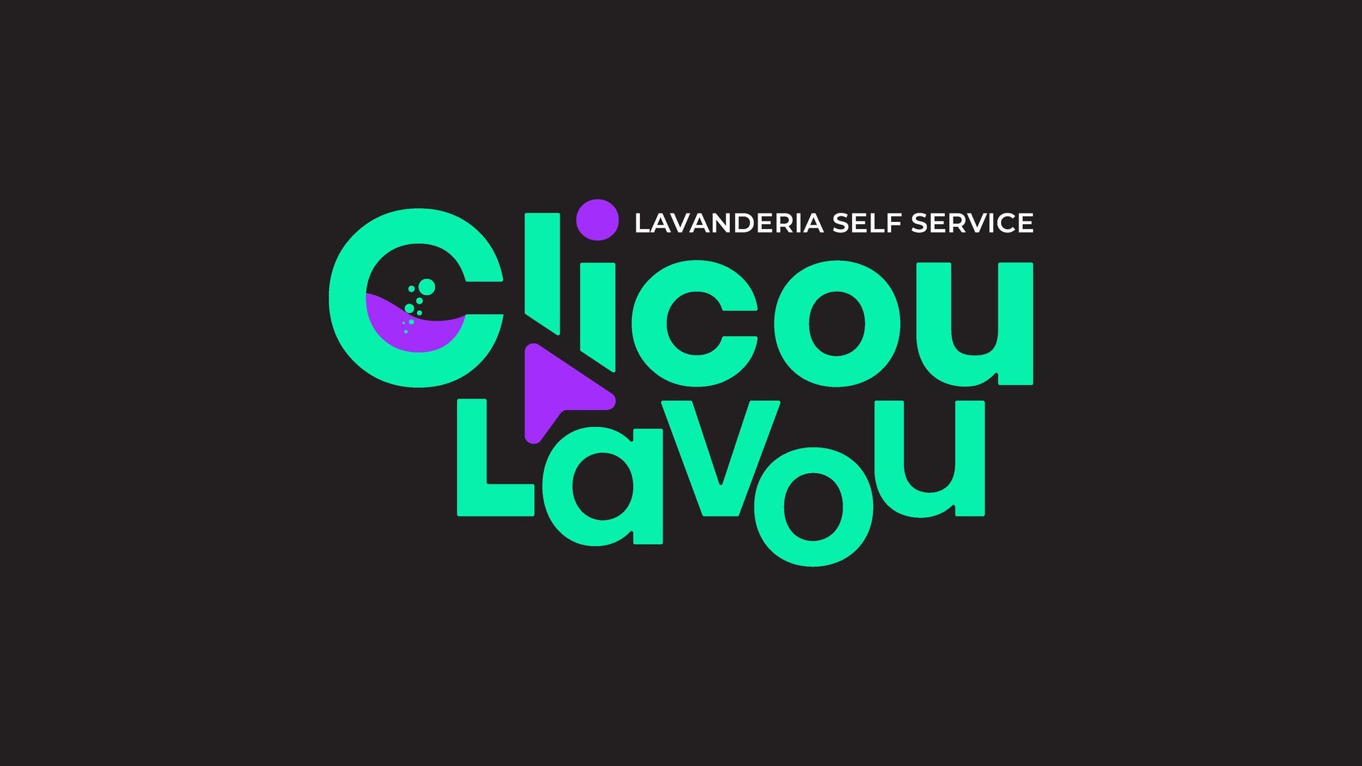 Logotipo da Clicou LaVou, uma lavanderia self-service, com texto em azul-petróleo e roxo e um ícone estilizado de máquina de lavar.