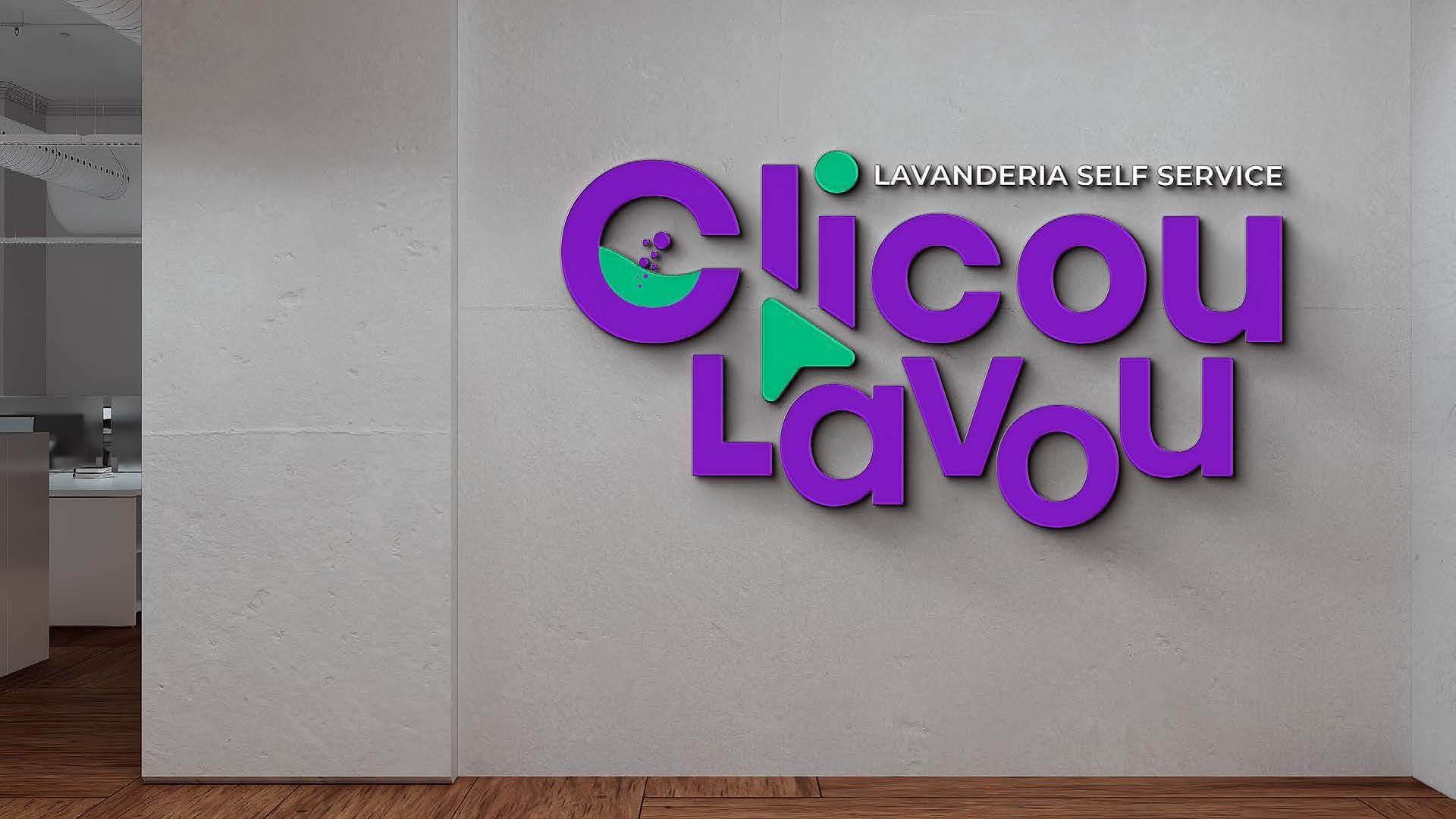 Logotipo em uma parede branca: