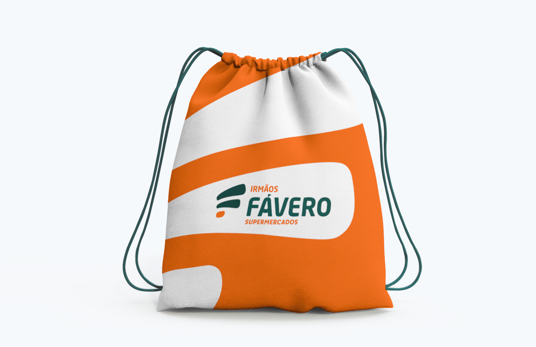Bolsa com cordão laranja e branca com o logotipo