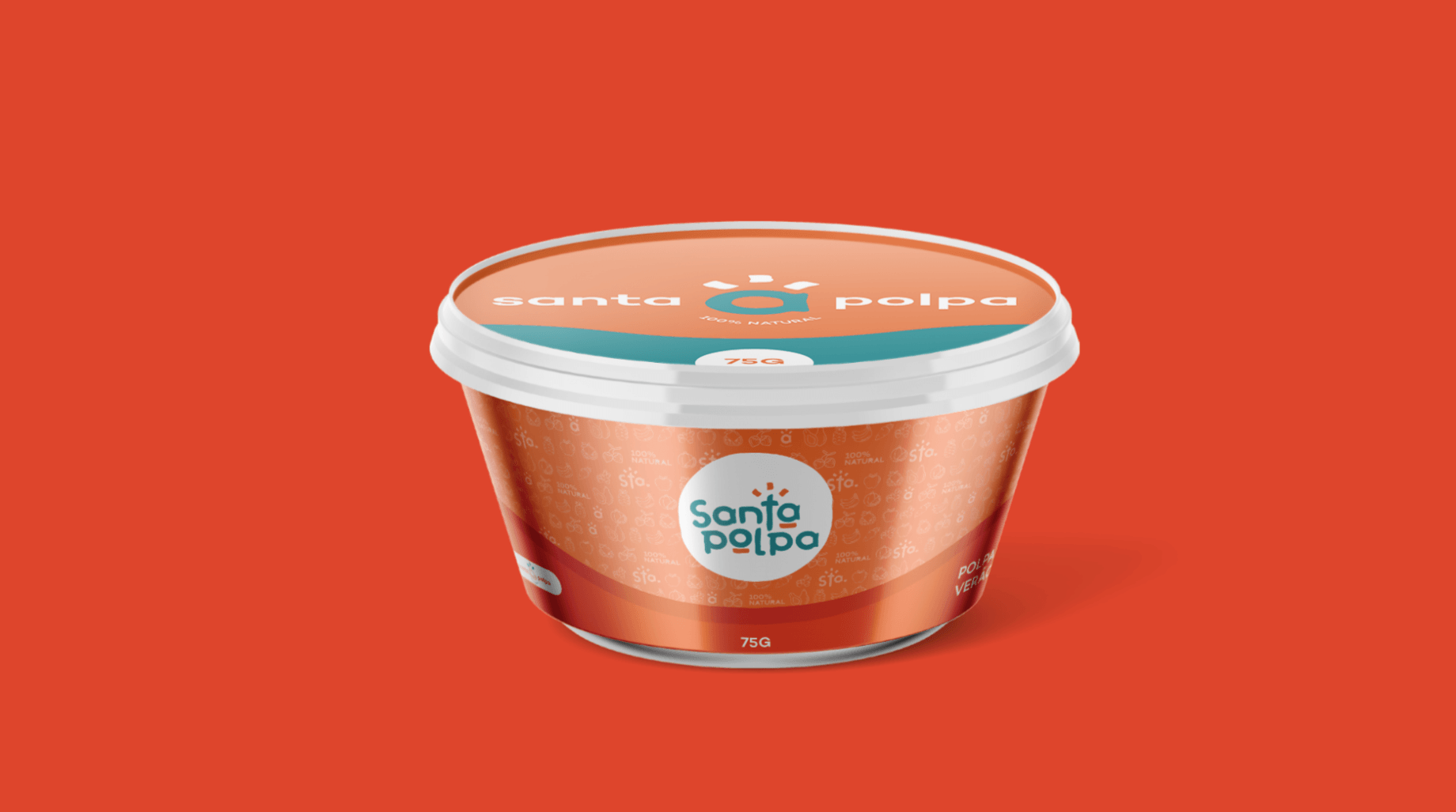 Um recipiente redondo de sorvete Santo Palha sobre um fundo vermelho sólido. O recipiente é cor de cobre com detalhes em branco e azul-petróleo.