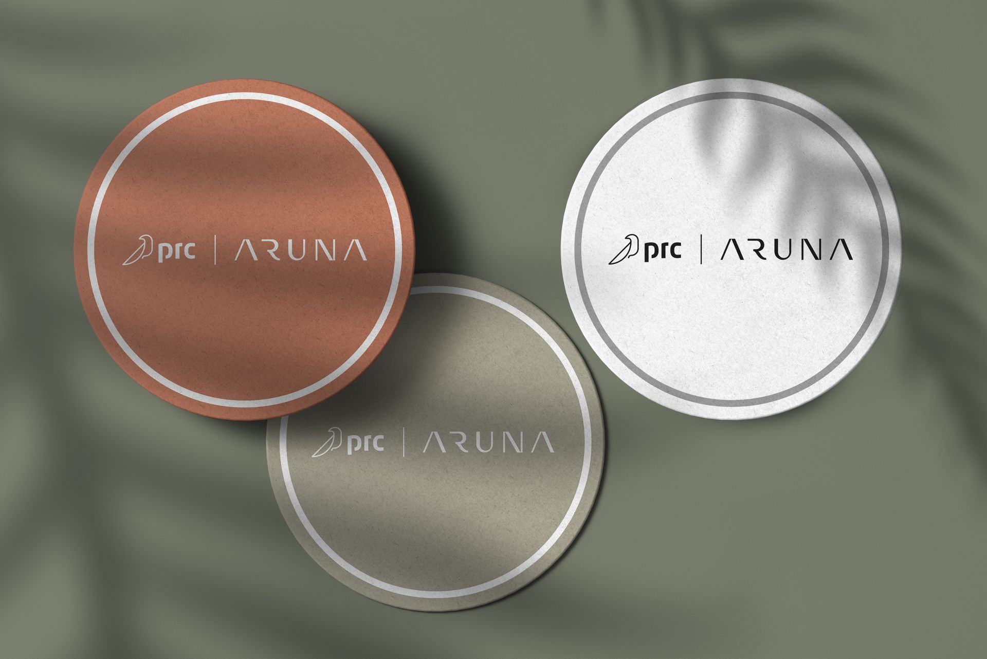 Três adesivos redondos com o texto