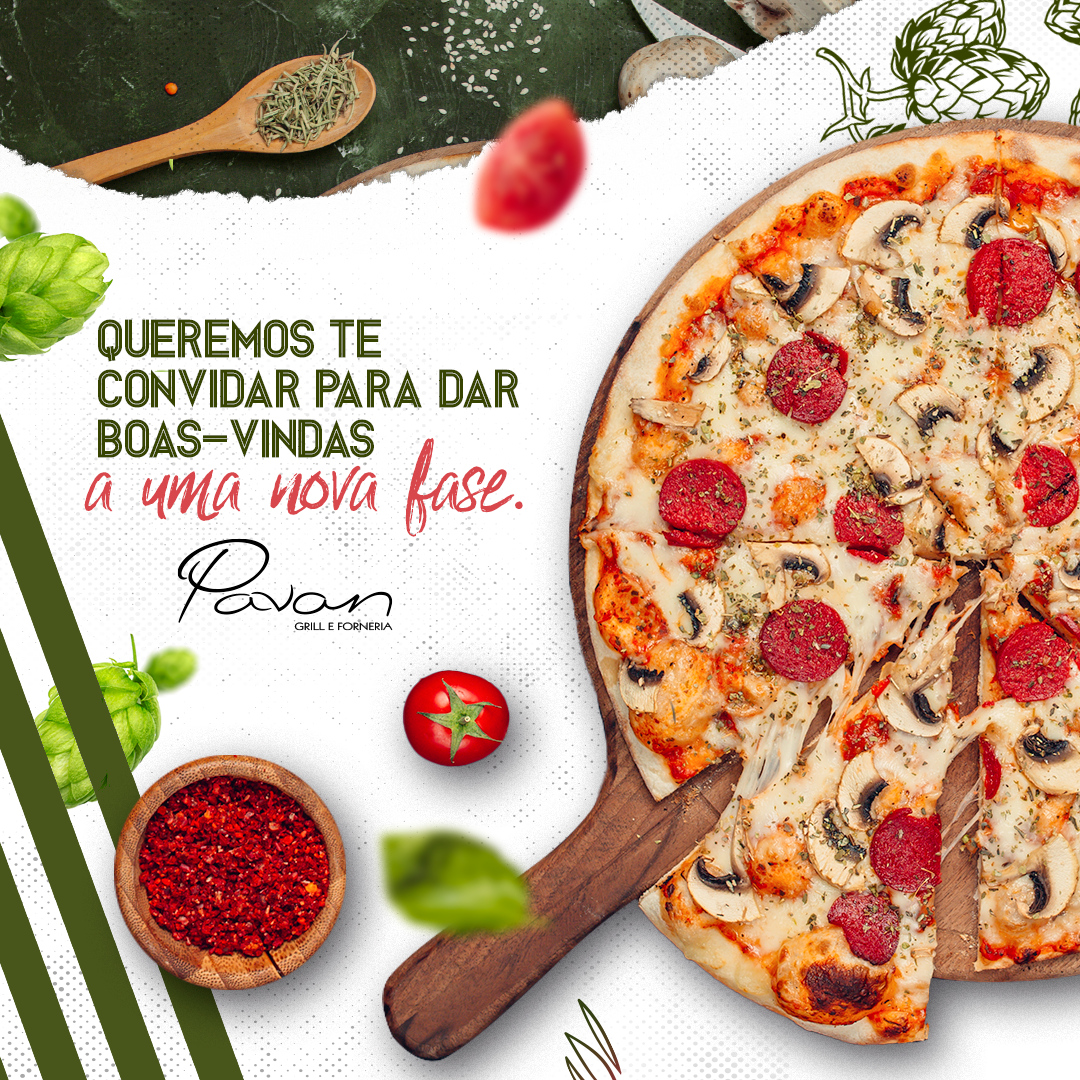 Uma pizza em uma tábua de corte de madeira com uma fatia retirada dela