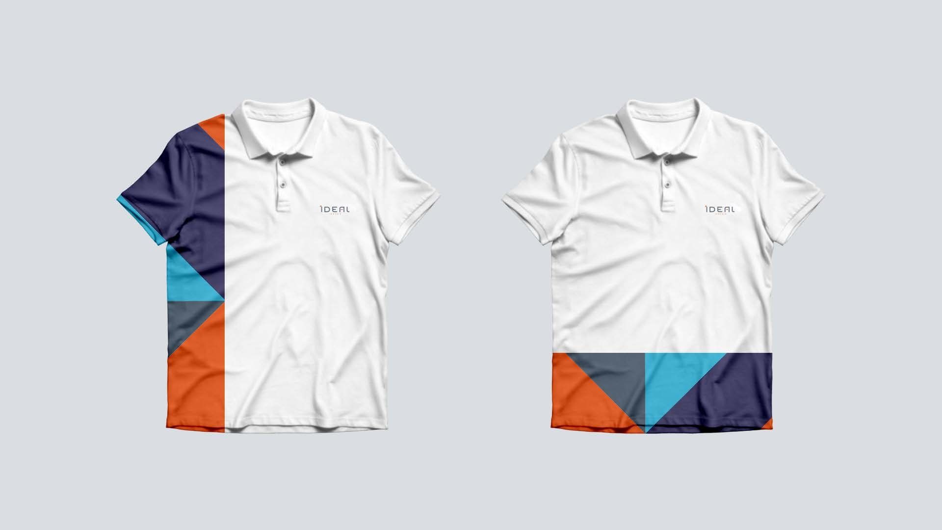 Duas camisas polo com cores diferentes estão dispostas lado a lado em cima de uma mesa.