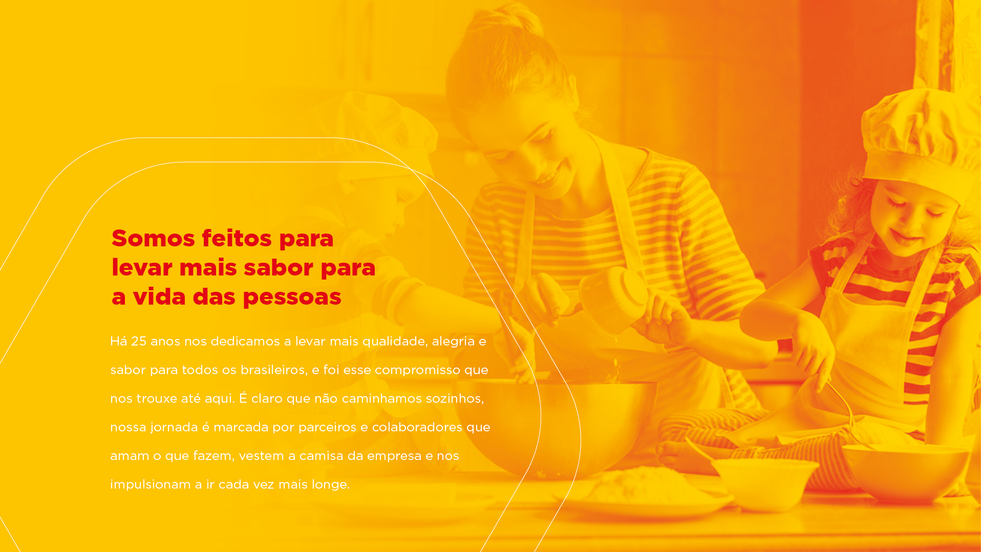 Uma mulher e uma criança estão cozinhando juntas em uma cozinha.