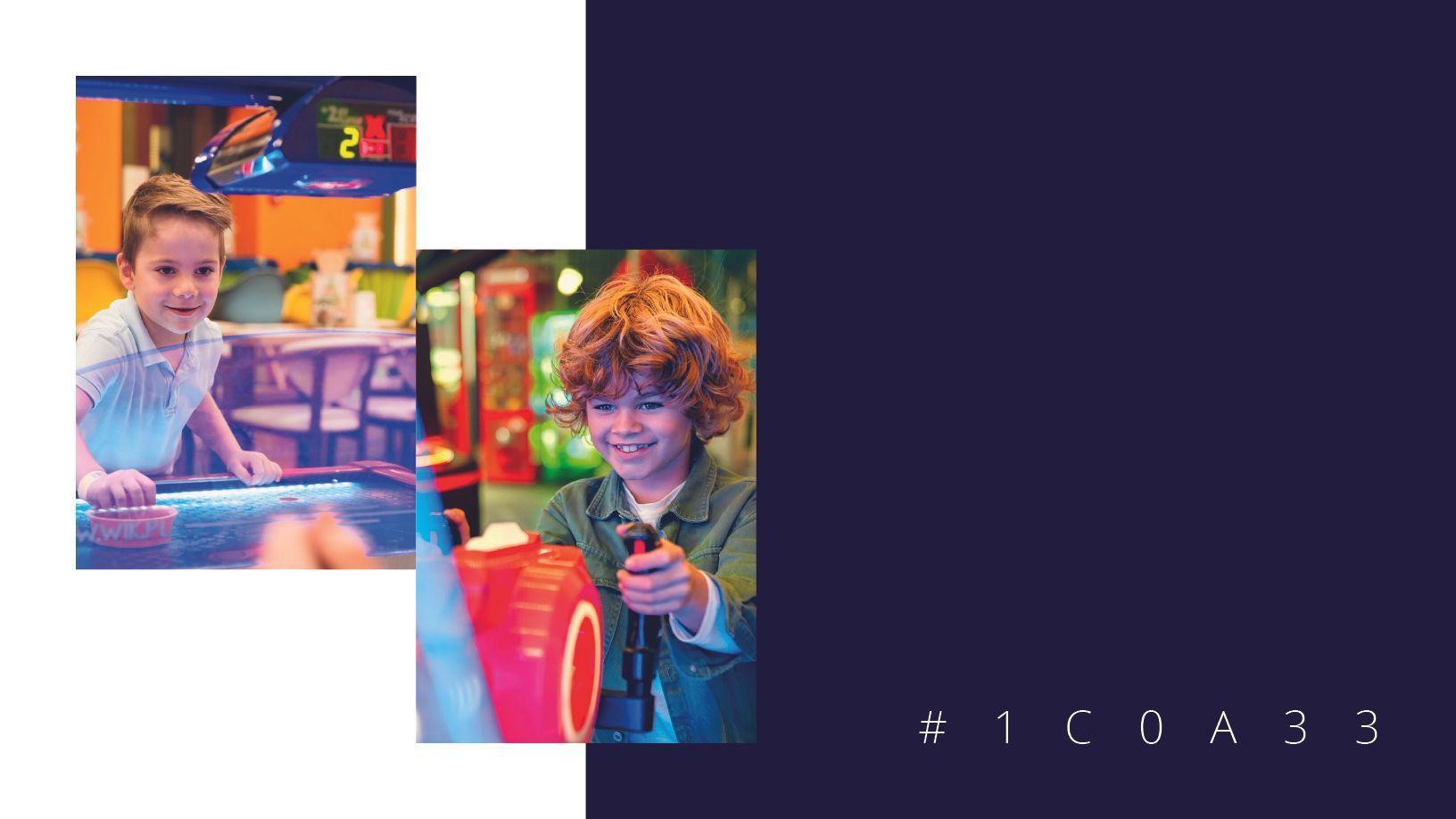 Dois meninos jogando fliperama em um fundo azul-marinho. O menino da esquerda sorri para uma partida de hóquei de ar. O menino da direita mira uma arma de jogo, sorrindo.