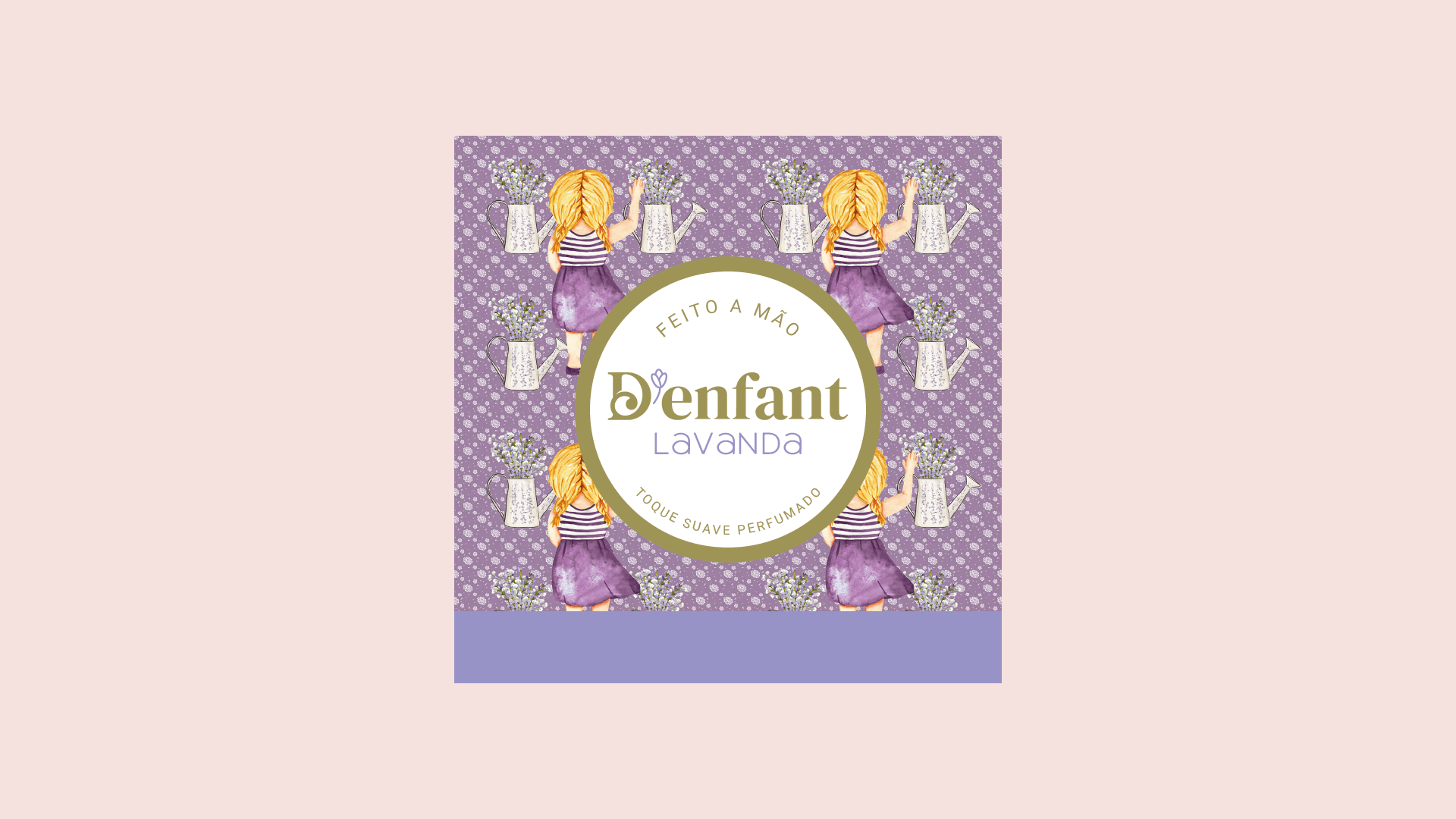 Etiqueta com tema infantil: menina loira em vestido roxo com regador, padrão repetido sobre fundo lilás.