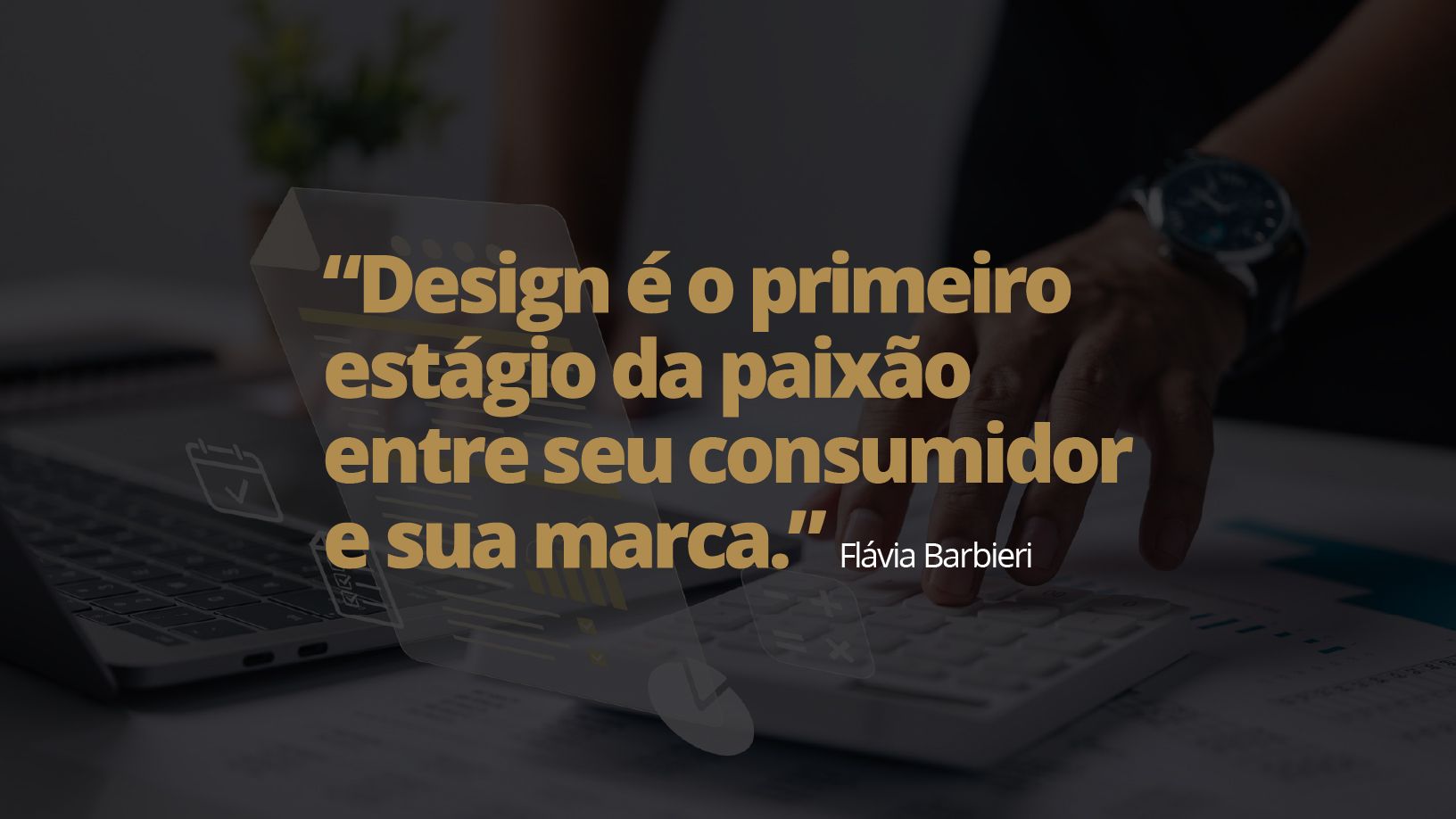 Uma pessoa está digitando em um laptop enquanto usa um relógio.